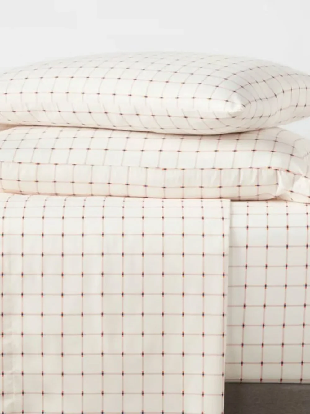 NEW Room Essentials™ Microfiber Sheet Set Twin/XL Twin Pink Grid